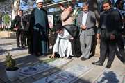 نمایندگان آیت‌الله سیستانی با حضور در گلزار شهدای کرج به مقام شامخ شهدای جنگ رمضان ادای احترام کردند
