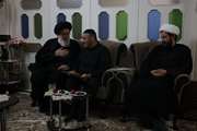 نماینده ولی‌فقیه در البرز با خانواده شهدای جنگ رمضان و جنگ ۱۲ روزه در نظرآباد دیدار کرد
